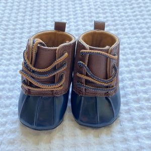 New baby boy size 0 boots “duck” “bean boots”